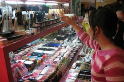 Hỏng hệ tiêu hóa vì son nước kém chất lượng